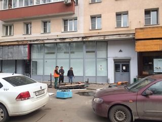 Демонтаж вывески магазина «Доброта» на Щукинской