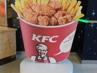 Изготовление и монтаж пилона для KFC / Yummy Group